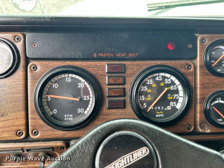 image for item KW9176 1996 Freightliner FLD semi truck