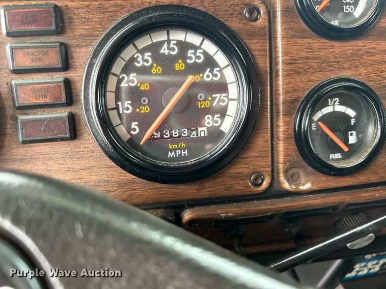 image for item KW9176 1996 Freightliner FLD semi truck