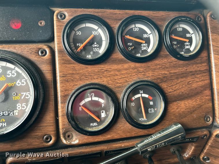 image for item KW9176 1996 Freightliner FLD semi truck