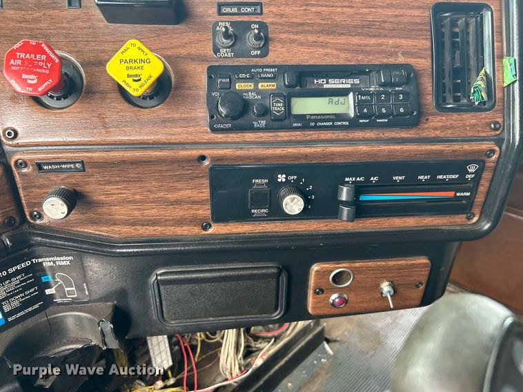 image for item KW9176 1996 Freightliner FLD semi truck