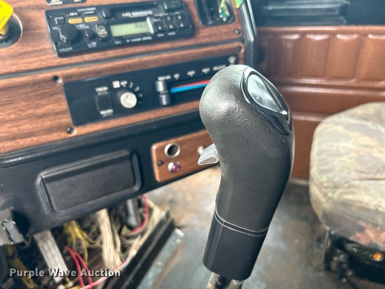 image for item KW9176 1996 Freightliner FLD semi truck