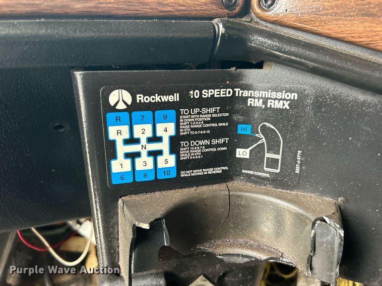 image for item KW9176 1996 Freightliner FLD semi truck