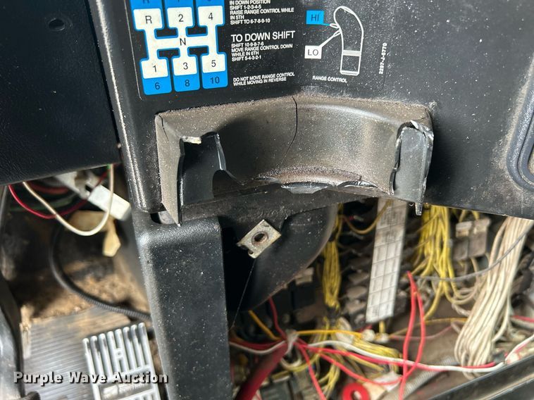 image for item KW9176 1996 Freightliner FLD semi truck