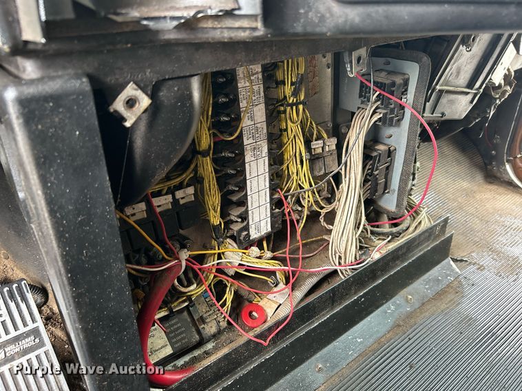 image for item KW9176 1996 Freightliner FLD semi truck