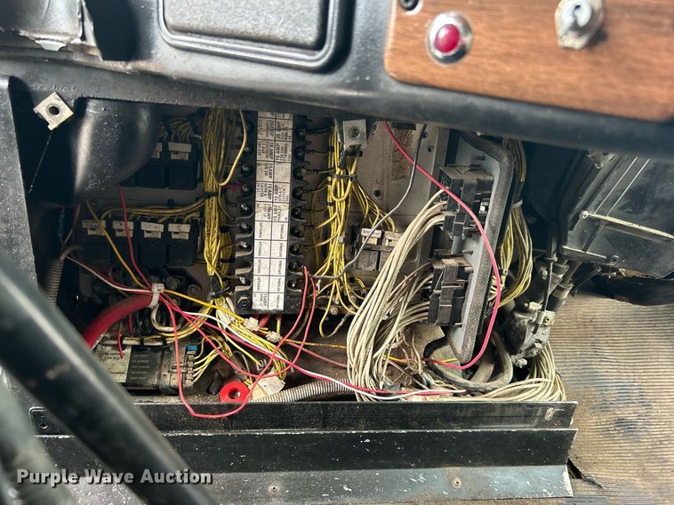 image for item KW9176 1996 Freightliner FLD semi truck