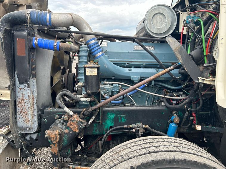 image for item KW9176 1996 Freightliner FLD semi truck