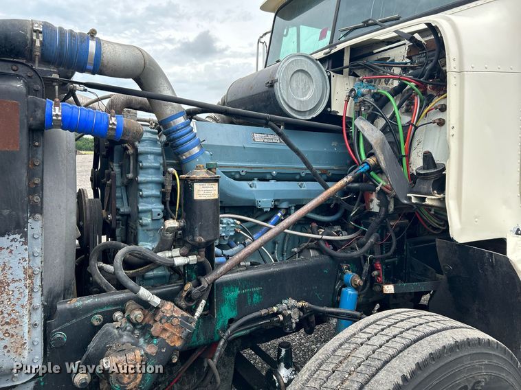 image for item KW9176 1996 Freightliner FLD semi truck