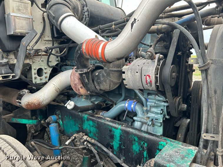 image for item KW9176 1996 Freightliner FLD semi truck