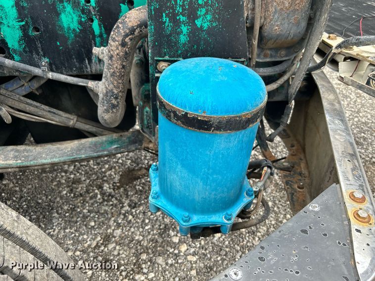 image for item KW9176 1996 Freightliner FLD semi truck