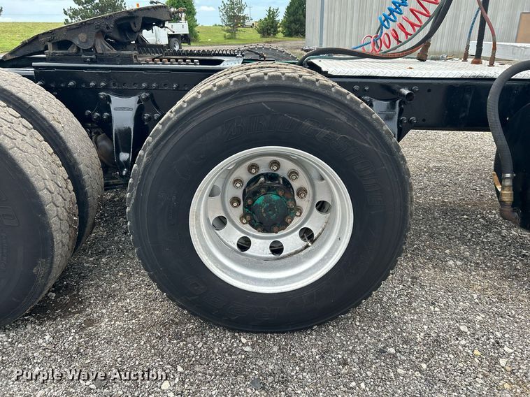 image for item KW9176 1996 Freightliner FLD semi truck