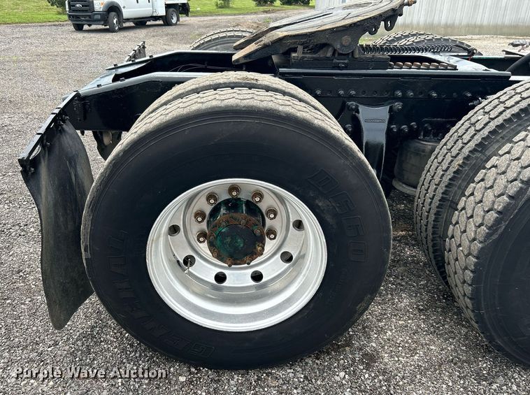 image for item KW9176 1996 Freightliner FLD semi truck