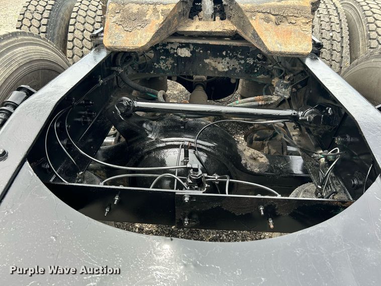 image for item KW9176 1996 Freightliner FLD semi truck