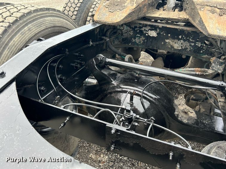 image for item KW9176 1996 Freightliner FLD semi truck