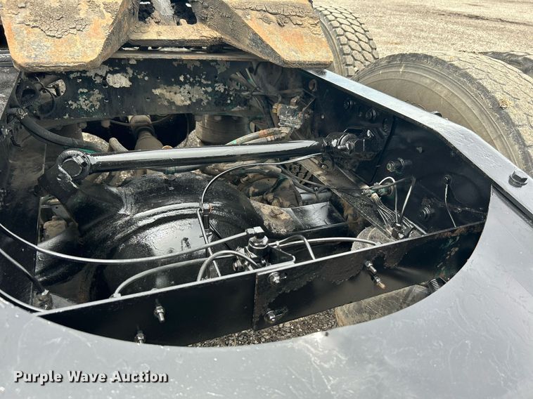 image for item KW9176 1996 Freightliner FLD semi truck