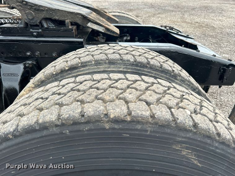 image for item KW9176 1996 Freightliner FLD semi truck