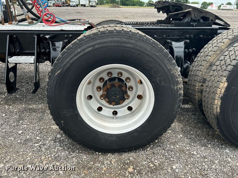 image for item KW9176 1996 Freightliner FLD semi truck