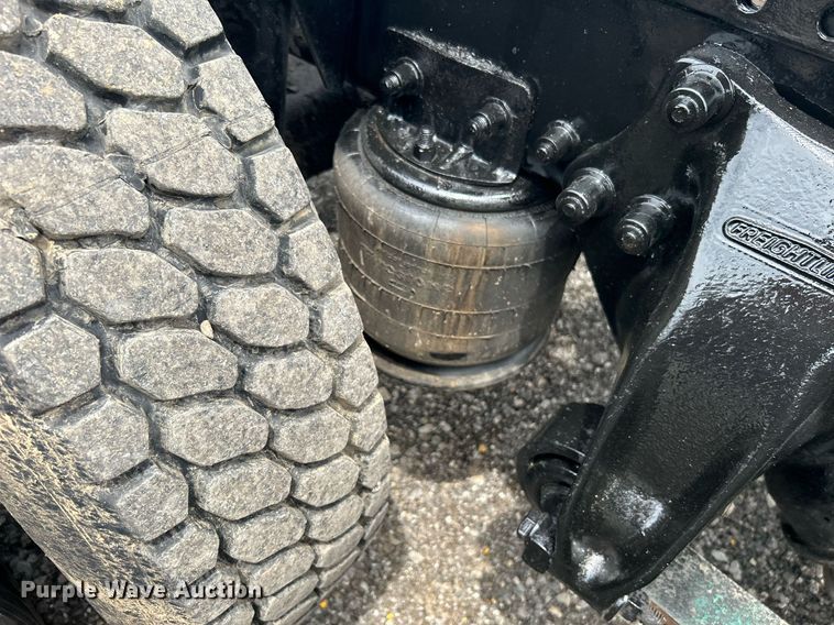 image for item KW9176 1996 Freightliner FLD semi truck