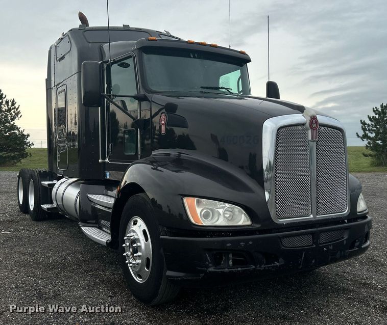 image for item KW9181 2008 Kenworth T660  semi truck