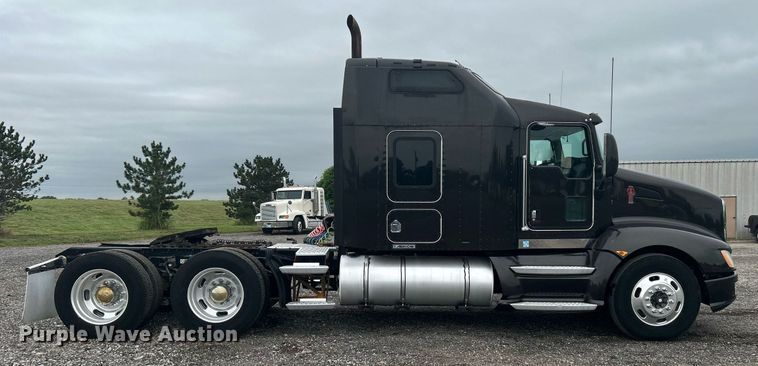 image for item KW9181 2008 Kenworth T660  semi truck