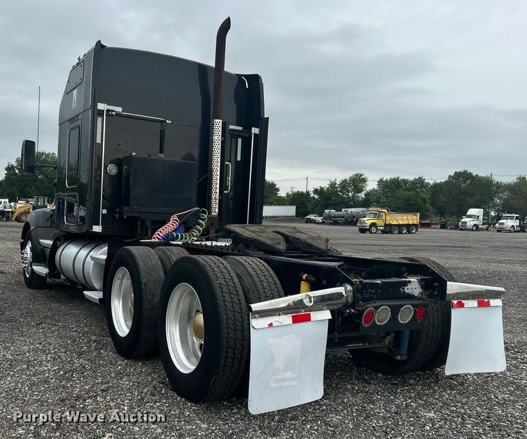 image for item KW9181 2008 Kenworth T660  semi truck