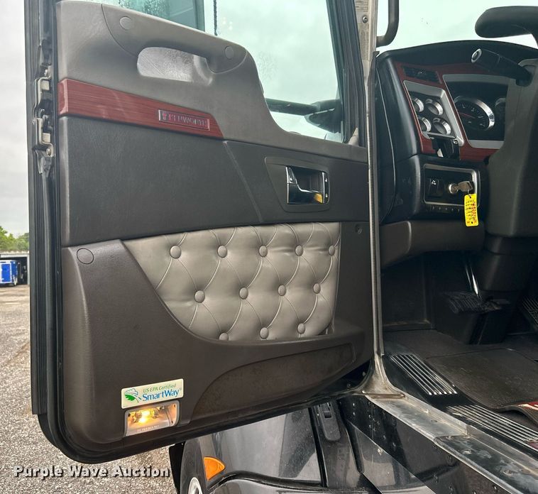 image for item KW9181 2008 Kenworth T660  semi truck