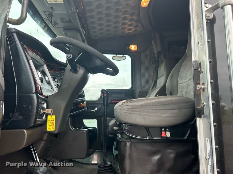 image for item KW9181 2008 Kenworth T660  semi truck