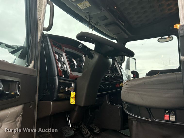 image for item KW9181 2008 Kenworth T660  semi truck
