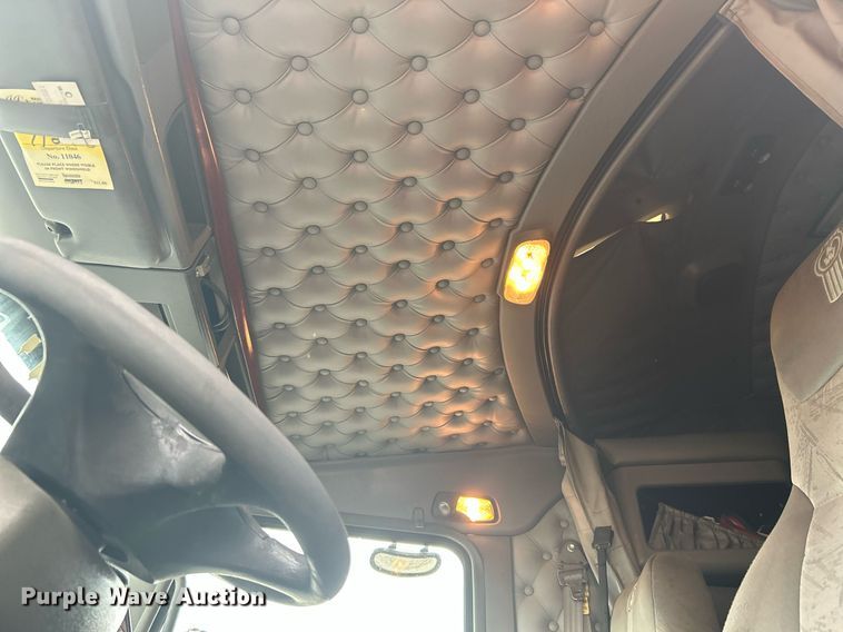 image for item KW9181 2008 Kenworth T660  semi truck