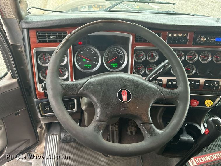 image for item KW9181 2008 Kenworth T660  semi truck
