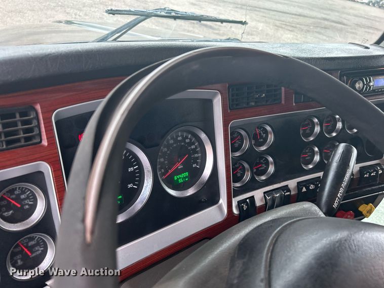 image for item KW9181 2008 Kenworth T660  semi truck