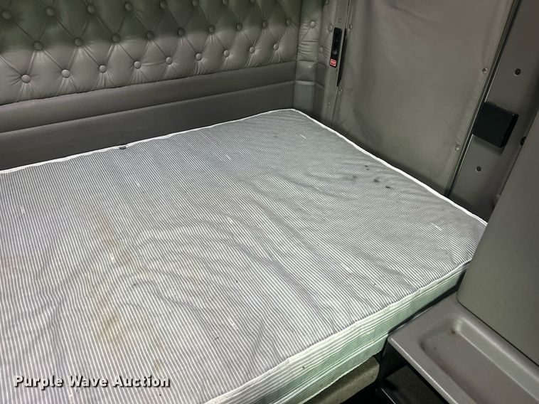 image for item KW9181 2008 Kenworth T660  semi truck