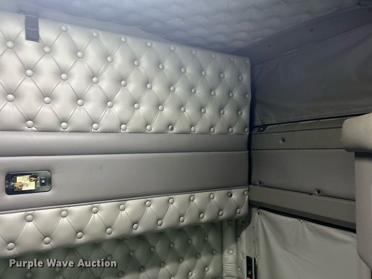 image for item KW9181 2008 Kenworth T660  semi truck