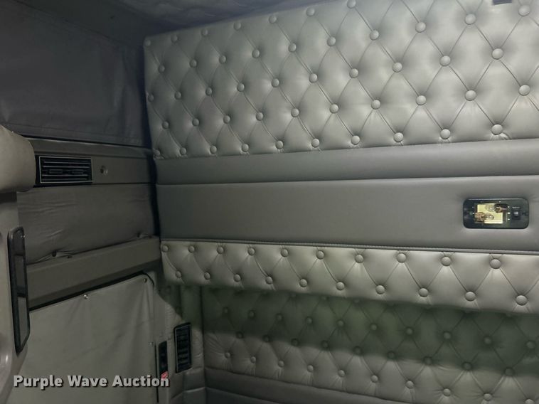 image for item KW9181 2008 Kenworth T660  semi truck