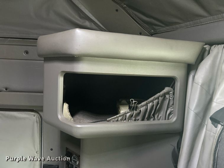 image for item KW9181 2008 Kenworth T660  semi truck