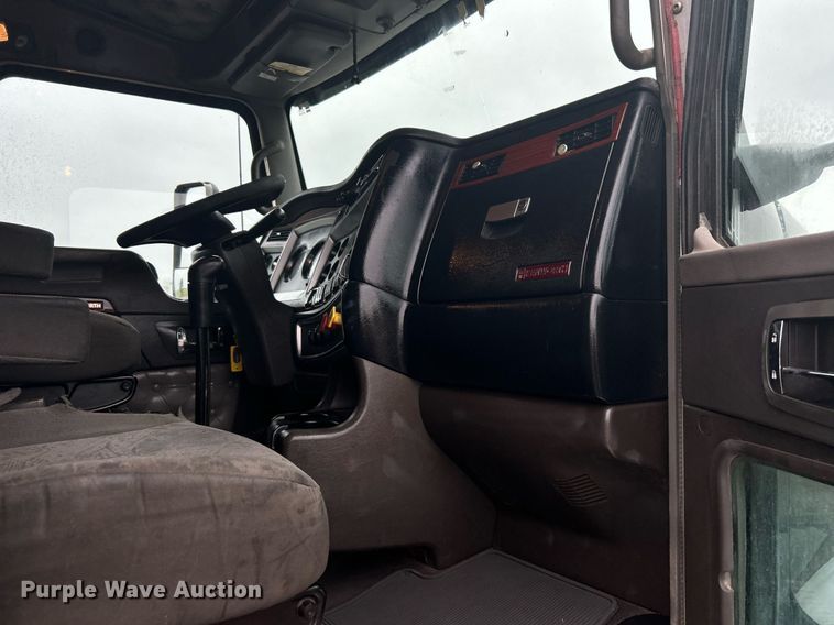 image for item KW9181 2008 Kenworth T660  semi truck