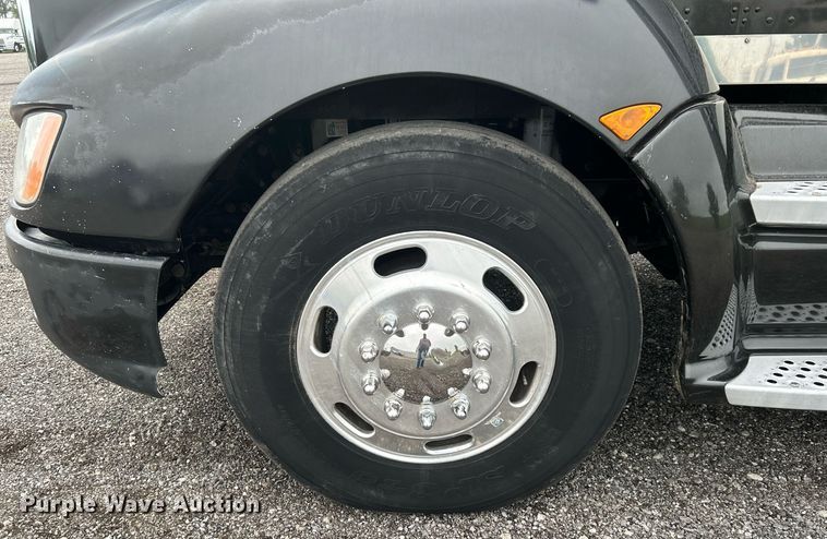 image for item KW9181 2008 Kenworth T660  semi truck