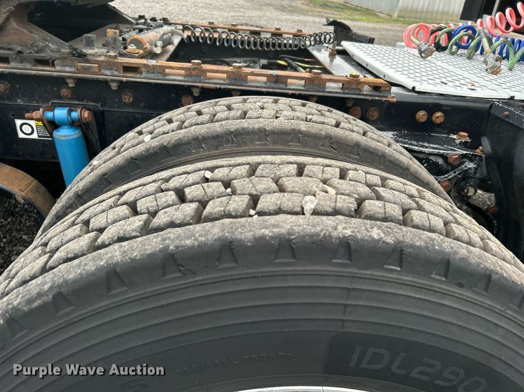 image for item KW9181 2008 Kenworth T660  semi truck