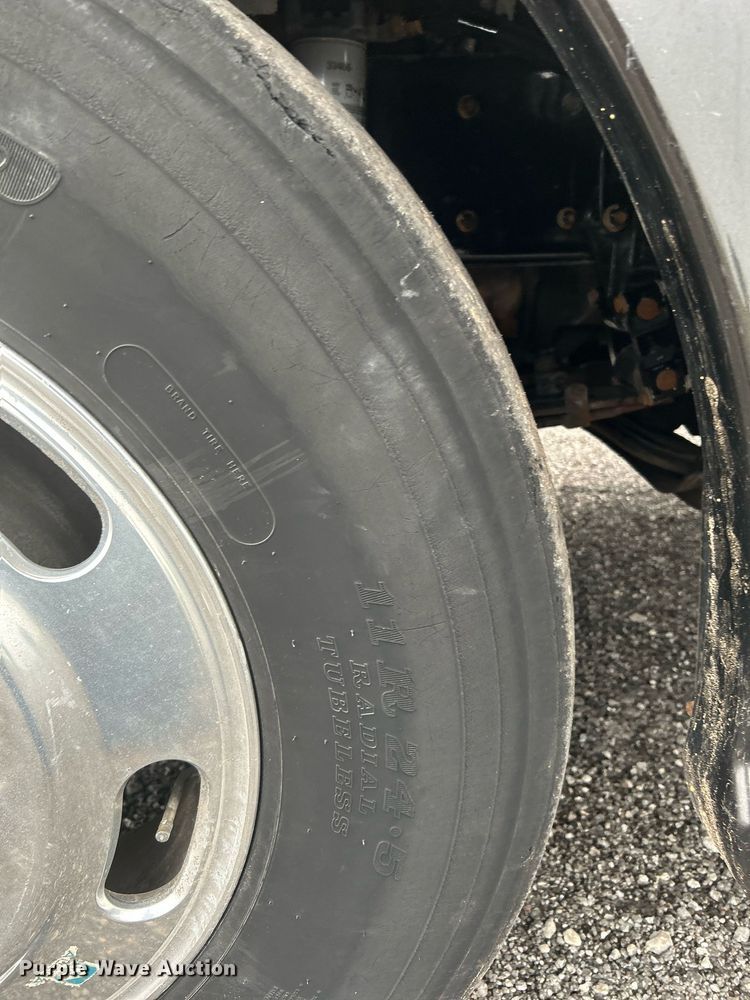 image for item KW9181 2008 Kenworth T660  semi truck