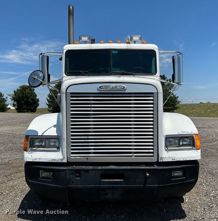 image for item KW9186 1999 Freightliner FLD  semi truck