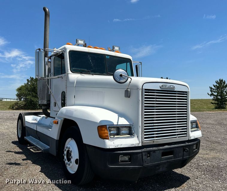 image for item KW9186 1999 Freightliner FLD  semi truck