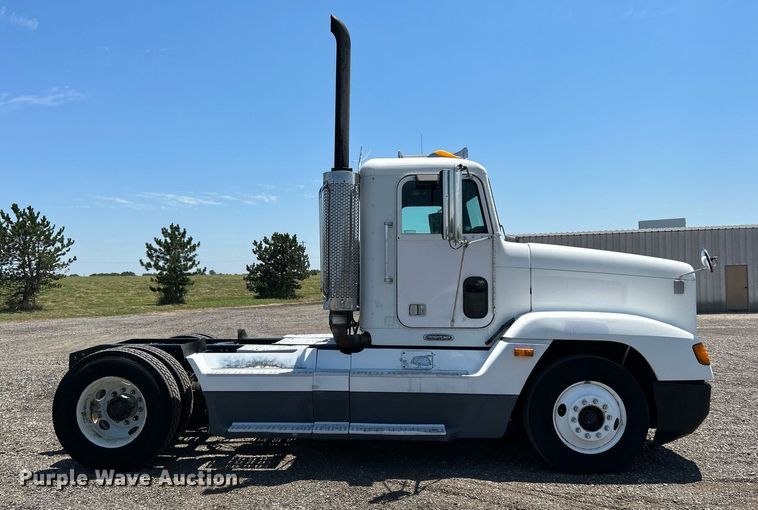 image for item KW9186 1999 Freightliner FLD  semi truck