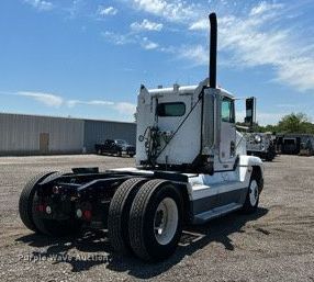 image for item KW9186 1999 Freightliner FLD  semi truck