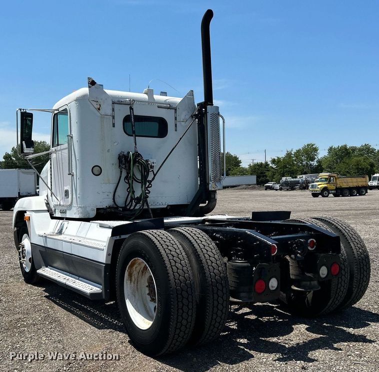 image for item KW9186 1999 Freightliner FLD  semi truck