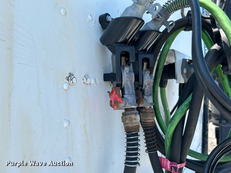 image for item KW9186 1999 Freightliner FLD  semi truck