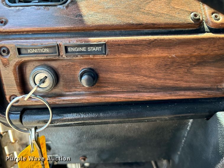 image for item KW9186 1999 Freightliner FLD  semi truck