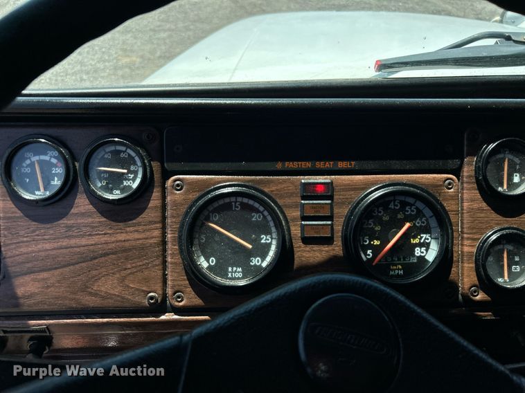 image for item KW9186 1999 Freightliner FLD  semi truck