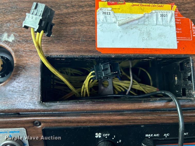 image for item KW9186 1999 Freightliner FLD  semi truck