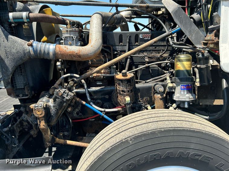 image for item KW9186 1999 Freightliner FLD  semi truck