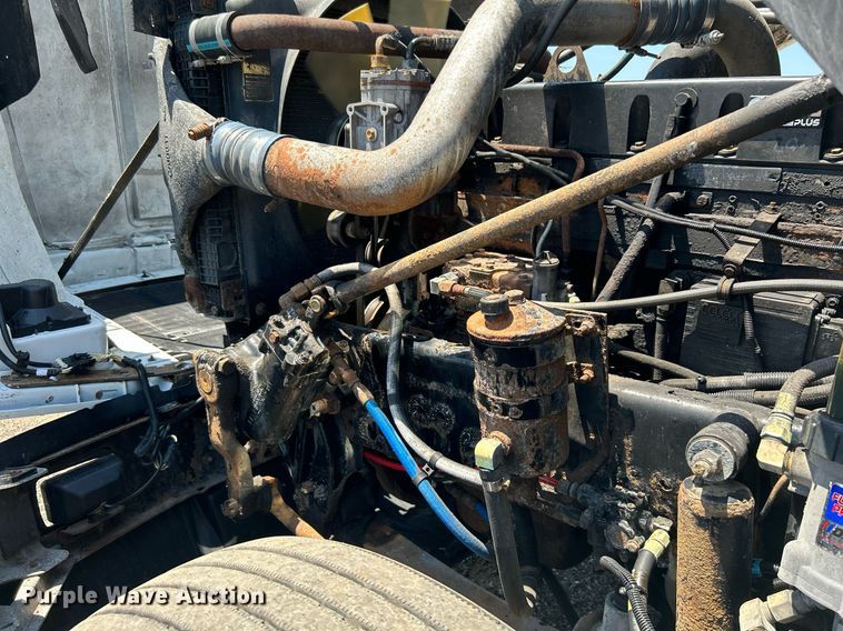 image for item KW9186 1999 Freightliner FLD  semi truck