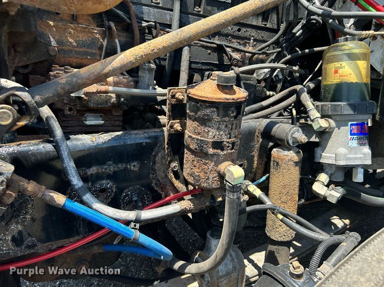 image for item KW9186 1999 Freightliner FLD  semi truck